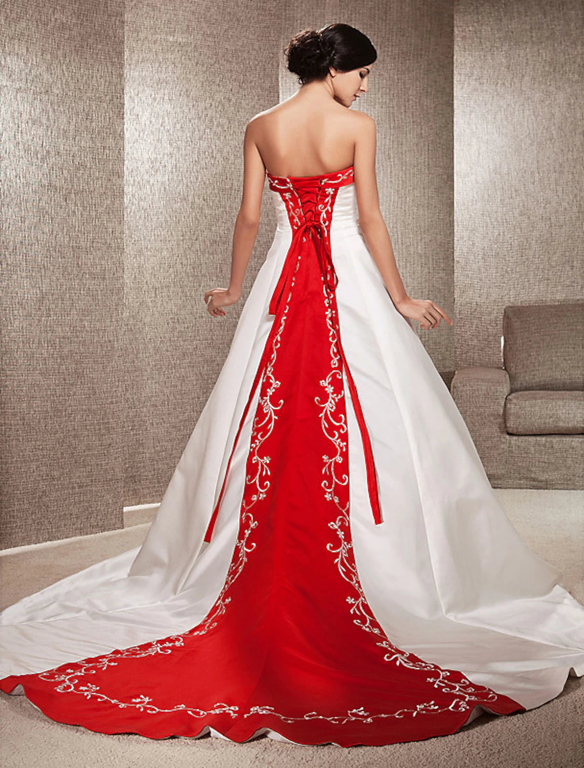 Open Back Wedding Dresses Sweep / Brush Train Ball Gown Strapless Strapless Satin With Embroidery Appliques  Summer Bridal Gowns