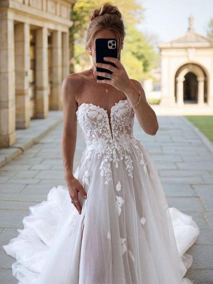 A-line Off Shoulder Long sleeved Applique Lace Palace Dress Tulle and Floor Length Wedding Dress
