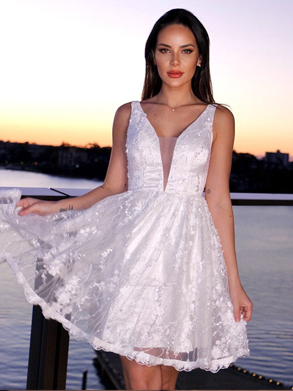 A-Line/Princess Lace Applique V-neck Sleeveless Short/Mini Homecoming Dresses