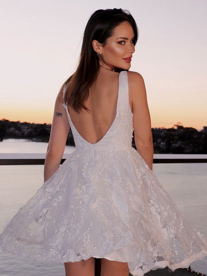 A-Line/Princess Lace Applique V-neck Sleeveless Short/Mini Homecoming Dresses