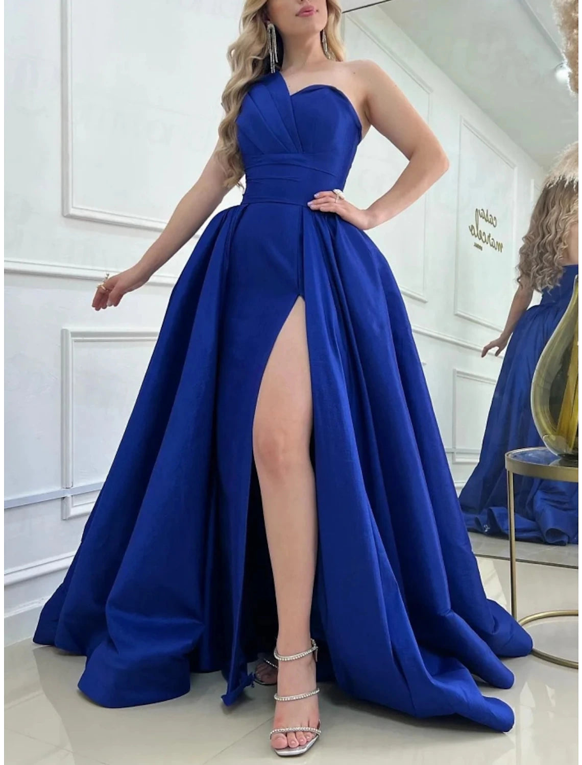 A-Line Prom Dresses Elegant Dress Formal Sweep / Brush Train Sleeveless One Shoulder Satin with Pleats Slit