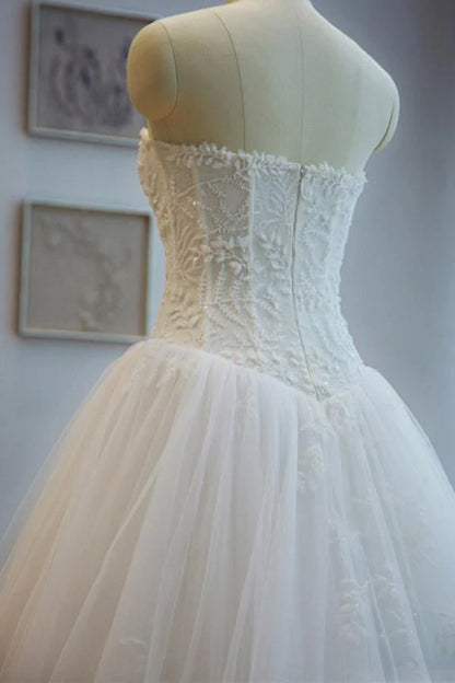 Noble strapless lace decal sheer off shoulder and floor length floor mopping wedding dress