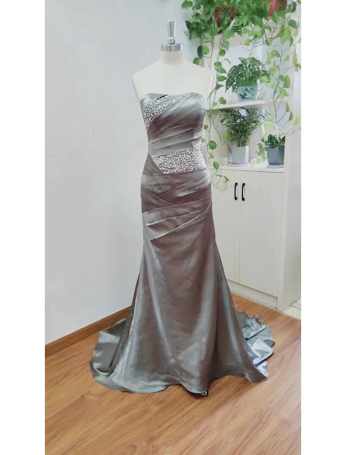Elegant Sparkle Shine Wedding Guest Formal Evening Dress Strapless Sleeveless Satin with Crystals